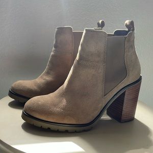 Crevo Size7 Alicia Chelsea Hiker Heel Dark Taupe Bootie